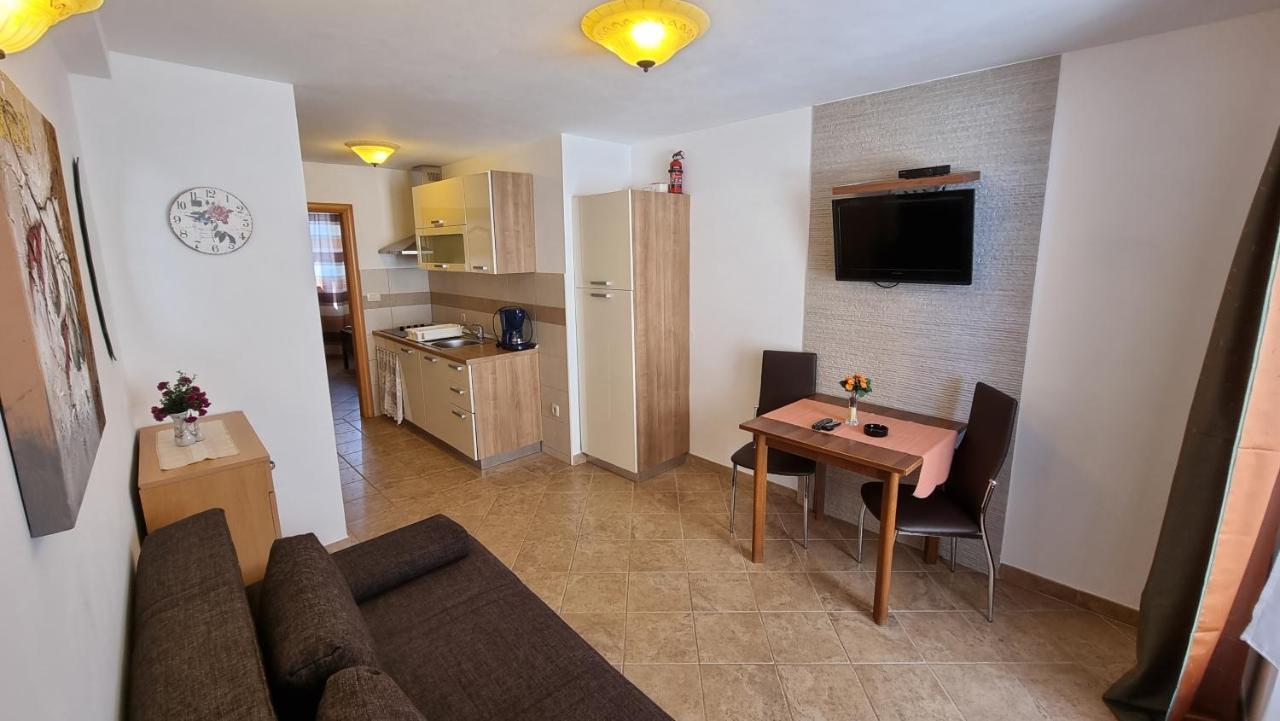 Apartmani Sidro Malinska Bagian luar foto