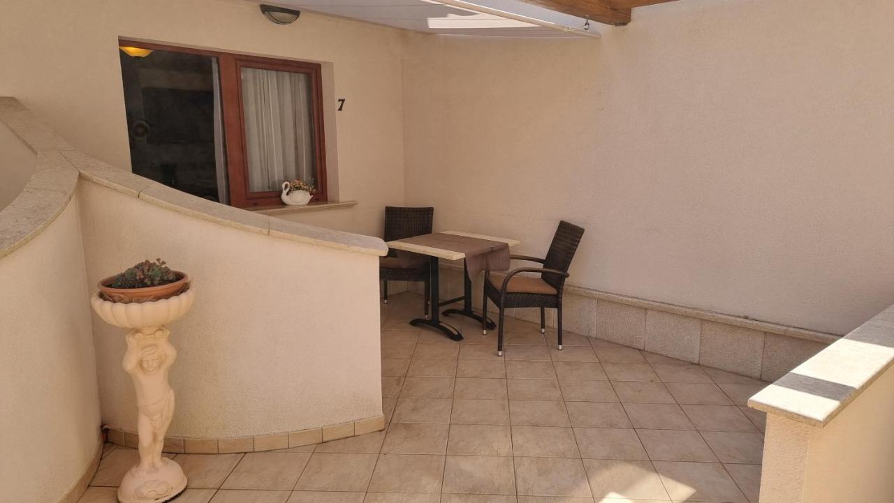 Apartmani Sidro Malinska Bagian luar foto